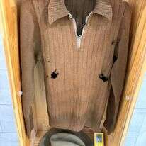 החולצה המחוררת | לראשונה מאז הקרבות בתש"ח: הפריטים האישיים של לוחמי גוש עציון נחשפים