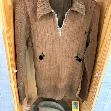 החולצה המחוררת | ארכיון גוש עציון