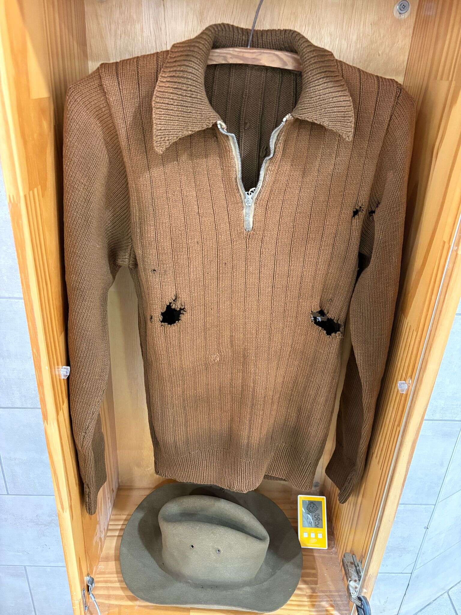 הסוודר המחורר של אוריאל אופק | ארכיון גוש עציון