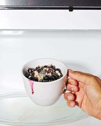 עוגה במיקרוגל | סטייסי זארין גולדברג, עיצוב: ליסה צ'רקסקי