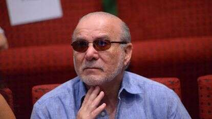 יורם גלובוס בהלוויתו של מנחם גולן | ראובן קסטרו