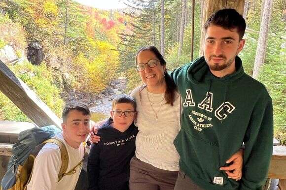 אביב, ורד, אורי ועידן ליבשטיין בטיול | אלבום משפחתי