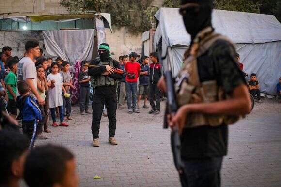 מחבלי חמאס לצד תושבי רצועת עזה | עלי חסן, פלאש 90