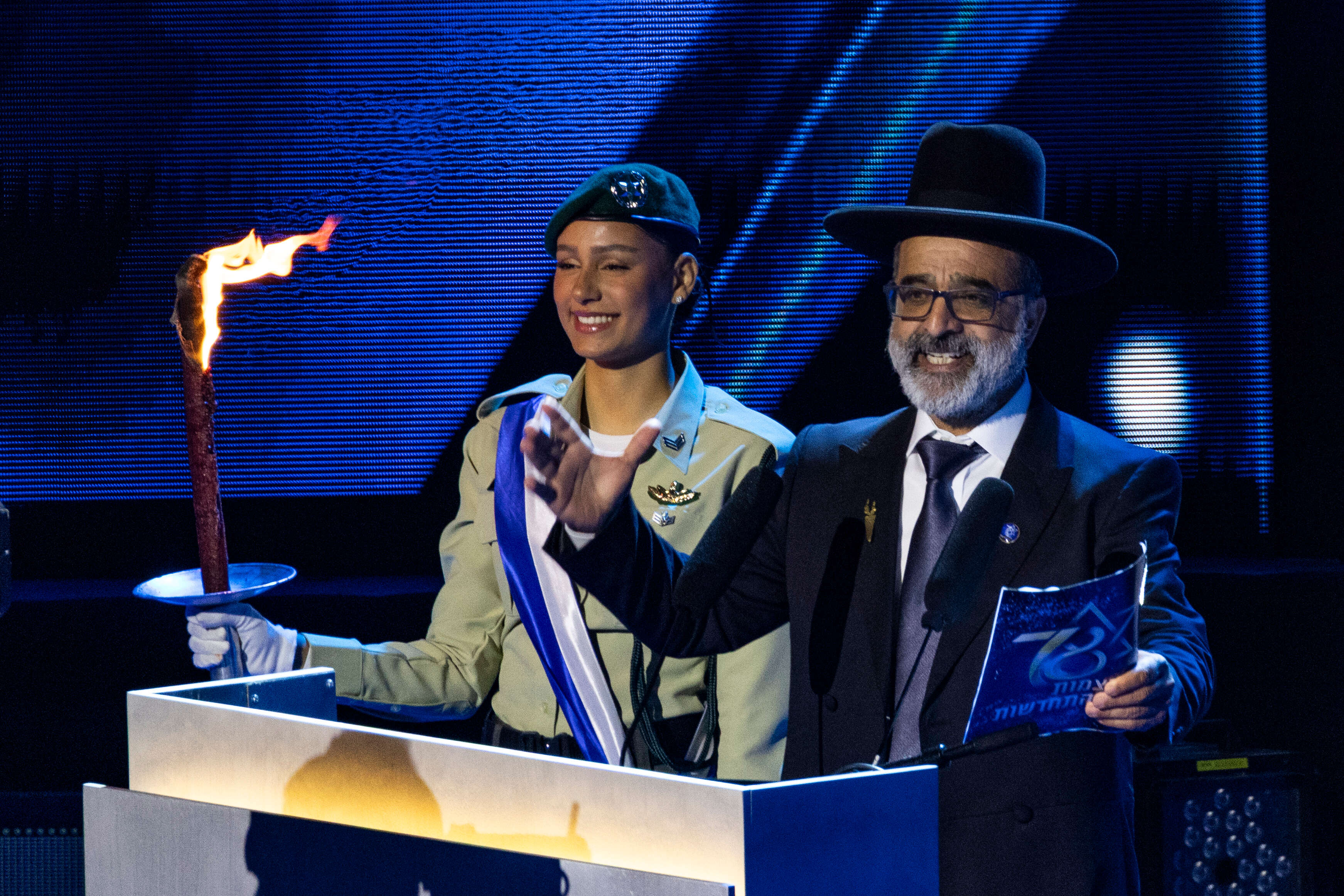 למה חוה אלברשטיין כן, והרב זרביב לא?