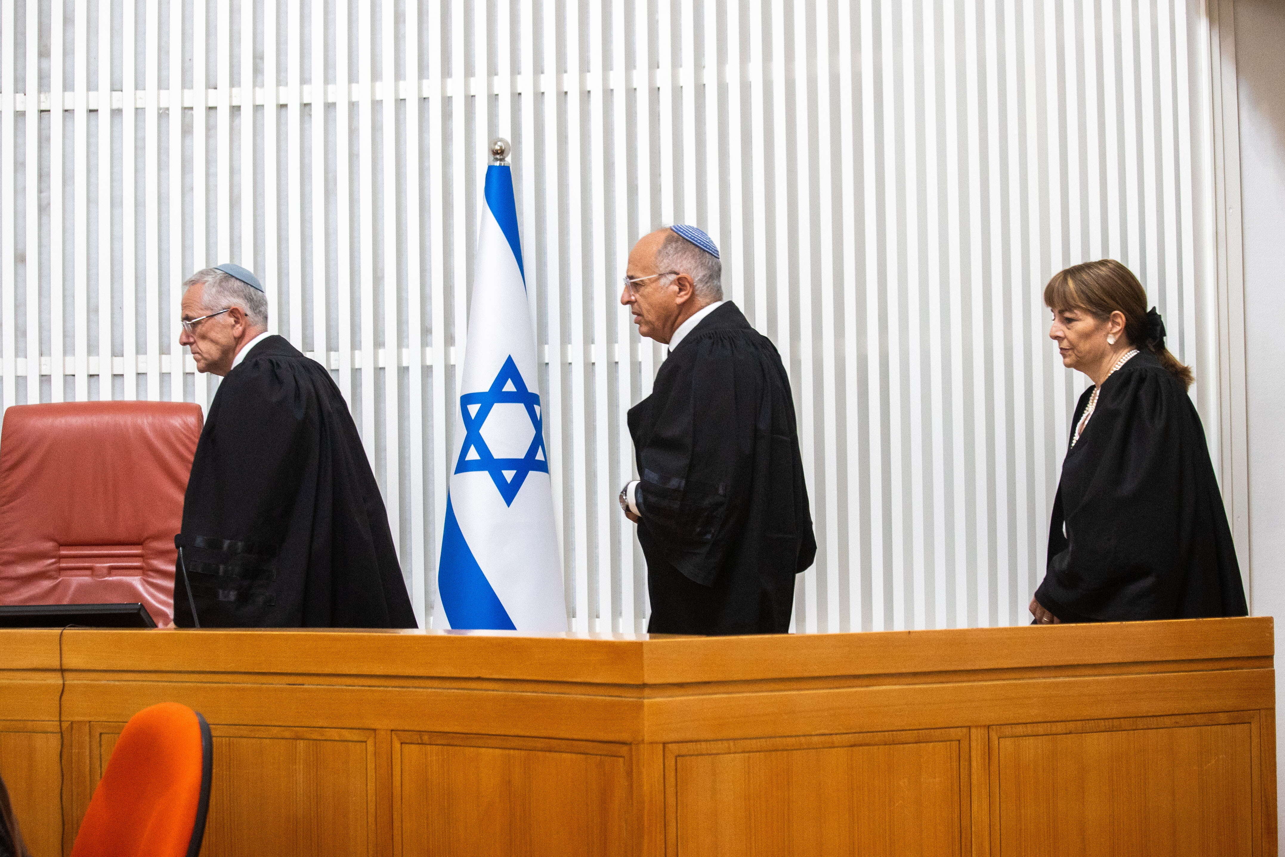 השופטים וילנר, מינץ וסולברג בבית המשפט העליון | אורן בן חקון