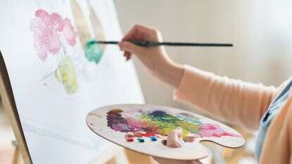 פעילויות יצירתיות כמו נגינה, ריקוד, ציור עשויות להאט את קצב הזדקנות המוח | שאטרסטוק