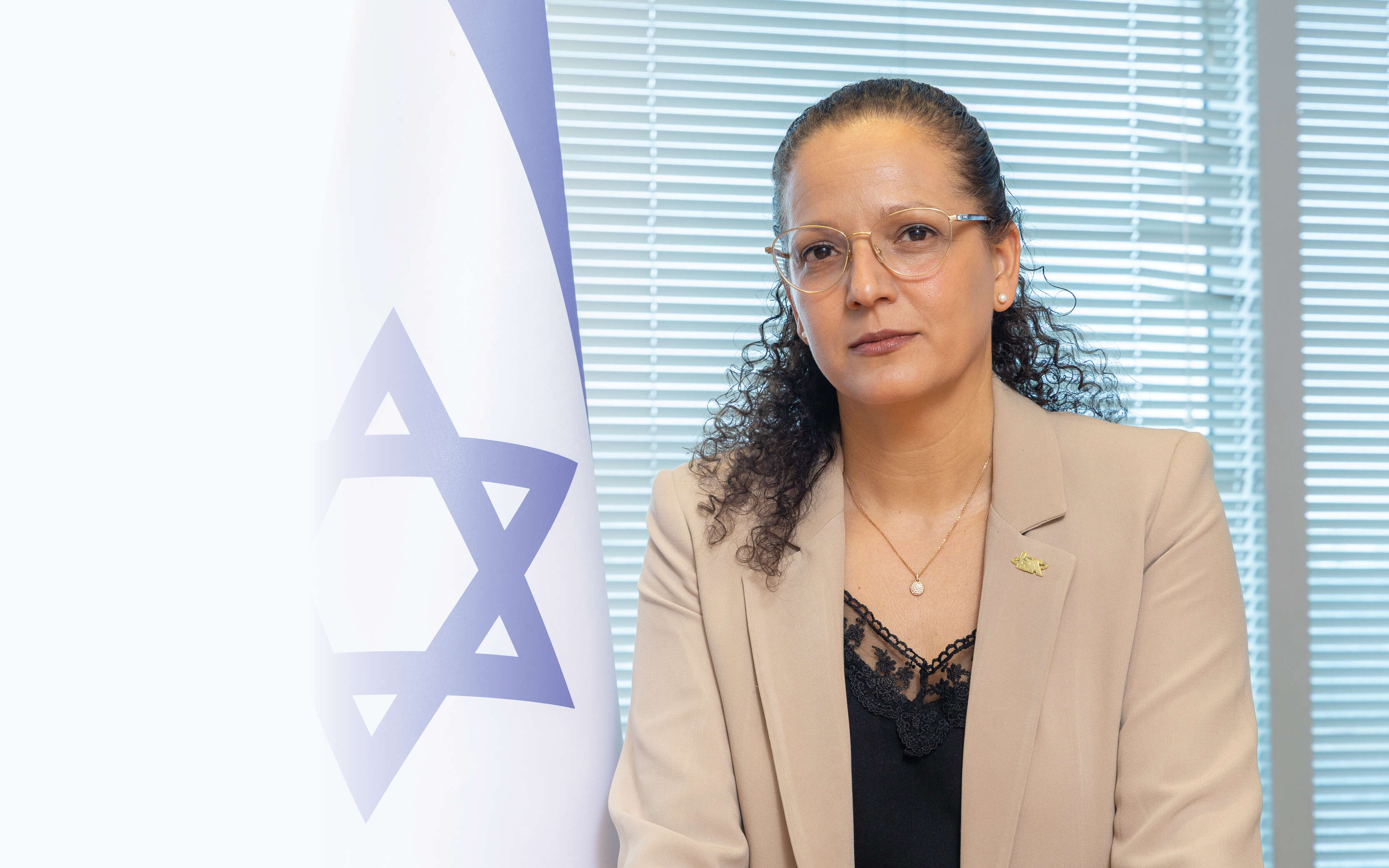 רואה בכוכבים | יוסי אלוני