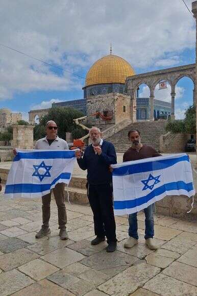 מימין לשמאל: דוד גלזר, הרב אריה כהן ודני בדש | רועי זאגא