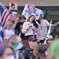 מחאת־נגד מול הפגנות פרו־פלסטיניות באוניברסיטת MIT, לפני כשנתיים | איי.פי