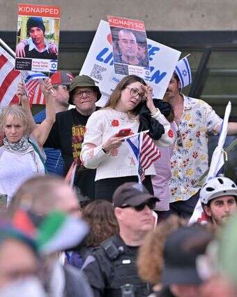 מחאת־נגד מול הפגנות פרו־פלסטיניות באוניברסיטת MIT, לפני כשנתיים | איי.פי