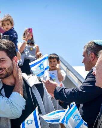 עולים מצרפת מגיעים לנתב"ג, ינואר .2023 למצולמים אין קשר לכתבה | אבשלום ששוני, פלאש 90