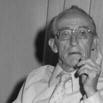 גרינברג בביתו ברמת־גן | סער יעקב, לע"מ