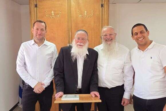 הקמת הישיבה בהר עיבל | צילום: רועי חדי