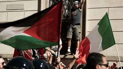 מתחים בין הבריגדה היהודית למפגינים פרו פלסטינים במהלך המצעד לציון יום השחרור של איטליה כחלק מחגיגות ה-25 באפריל במילאנו, איטליה | Getty Images