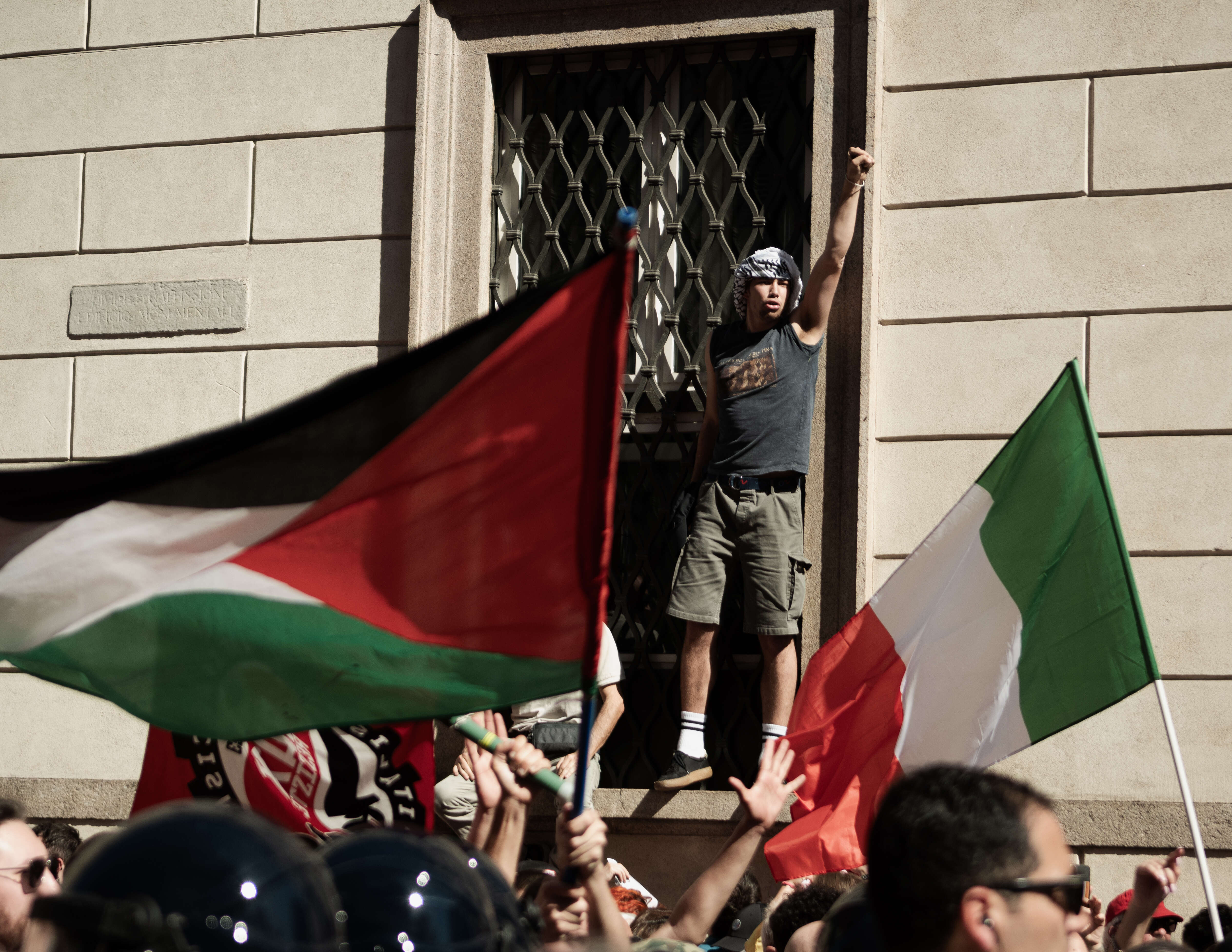„הרגשתי כמו בגטו”: יהודי מילאנו גורשו והושפלו במצעד החירות המסורתי