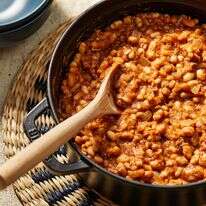 תבשיל שעועית עם תמרים – מתכון קל בסיר אחד | The Washington Post by Tom McCorkle; food styling for The Washington Post by Gina Nistico