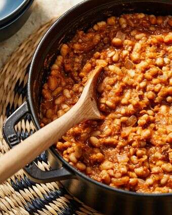 תבשיל שעועית עם תמרים – מתכון קל בסיר אחד | The Washington Post by Tom McCorkle; food styling for The Washington Post by Gina Nistico