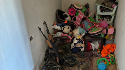 נשקים של חיזבאללה לצד משחקי ילדים | דובר צה"ל