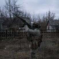 חייל אוקראיני צד רחפנים | AP