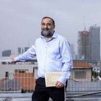 "אני חי בתל־אביב מתוך הבנה שיש לי מה לקבל מהמרחב הזה". אלדר | אריק סולטן