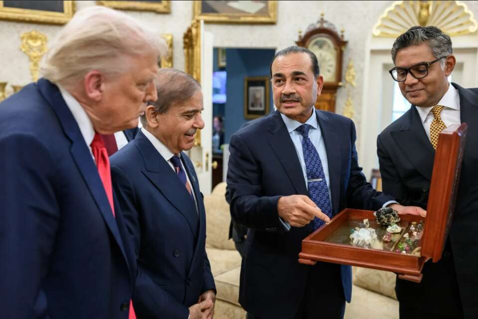 האסטרטגיה הפקיסטנית בוושינגטון: „הסוד הוא לשחד את טראמפ והמעגל הקרוב שלו”