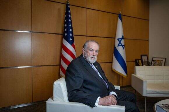 שגריר ארה"ב בישראל, מייק האקבי, במשרדו בשגרירות בירושלים | חיים גולדברג, פלאש 90 שגריר ארה"ב בישראל, מייק האקבי, במשרדו בשגרירות בירושלים | חיים גולדברג, פלאש 90