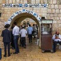 יהודים שהספיקו לעלות לקבר הרשב"י עוד לפני ביטול ההילולא | חיים גולדברג, פלאש 90