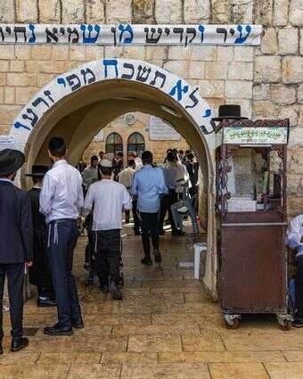 יהודים שהספיקו לעלות לקבר הרשב"י עוד לפני ביטול ההילולא | חיים גולדברג, פלאש 90