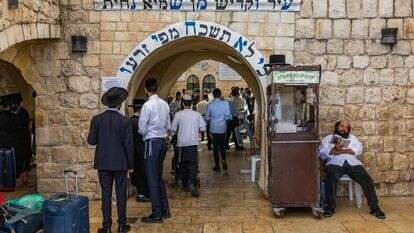 יהודים שהספיקו לעלות לקבר הרשב"י עוד לפני ביטול ההילולא | חיים גולדברג, פלאש 90