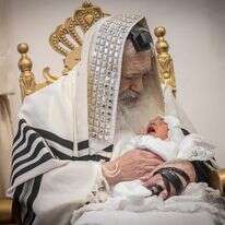 הרב צבי קושלבסקי בן ה-88, ראש ישיבה חרדי ליטאי, בברית המילה של בנו הבכור | חיים גולדברג, פלאש 90