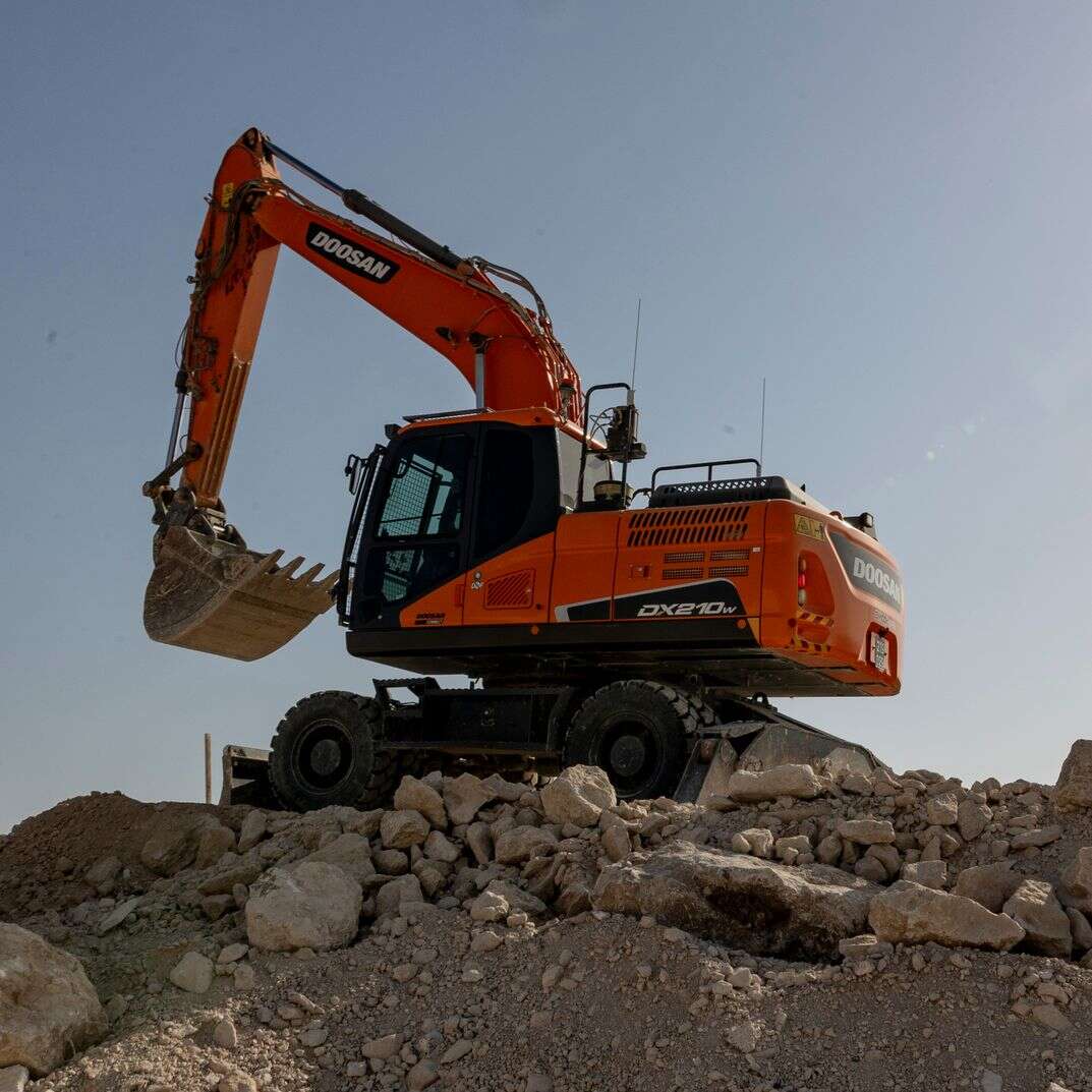 מי יבנה יבנה בית דף הבית | נעמה שטרן מי יבנה יבנה בית דף הבית | נעמה שטרן