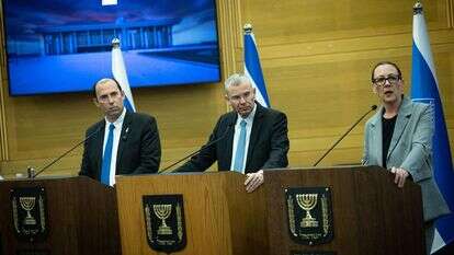 יוזמי החוק, ח"כ יוליה מלינובסקי, שר המשפטים יריב לוין ויו"ר ועדת חוקה ח"כ שמחה רוטמן | יונתן זינדל, פלאש 90