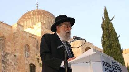 הרב אריה שטרן ז"ל במעמד תרגול קורבן הפסח ב־.2018 ברקע: הר הבית | אדם פרופ הרב אריה שטרן ז"ל במעמד תרגול קורבן הפסח ב־.2018 ברקע: הר הבית | אדם פרופ