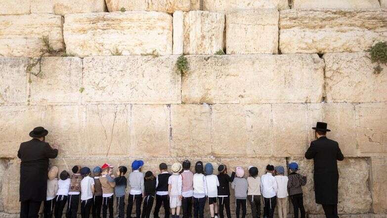 מבקרים חרדים בכותל המערבי בירושלים | חיים גולדברג, פלאש 90