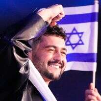 נעם בתן, לאחר ביצוע השיר "מישל", בחצי הגמר אירוויזיון 2026 | AP