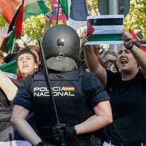 משטרת ספרד בהפגנה פרו פלסטינית | AP Photo/Andrea Comas משטרת ספרד בהפגנה פרו פלסטינית | AP Photo/Andrea Comas