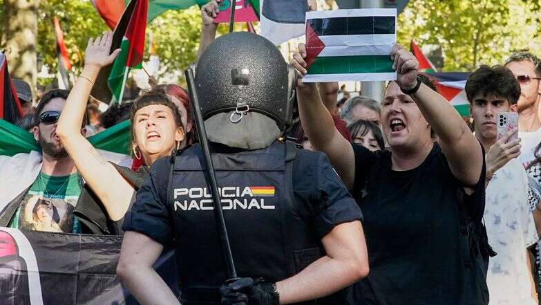 משטרת ספרד בהפגנה פרו פלסטינית | AP Photo/Andrea Comas משטרת ספרד בהפגנה פרו פלסטינית | AP Photo/Andrea Comas
