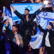 נועם בתן והמשלחת הישראלית לאירוויזיון, לאחר שסיימו במקום השני | AFP