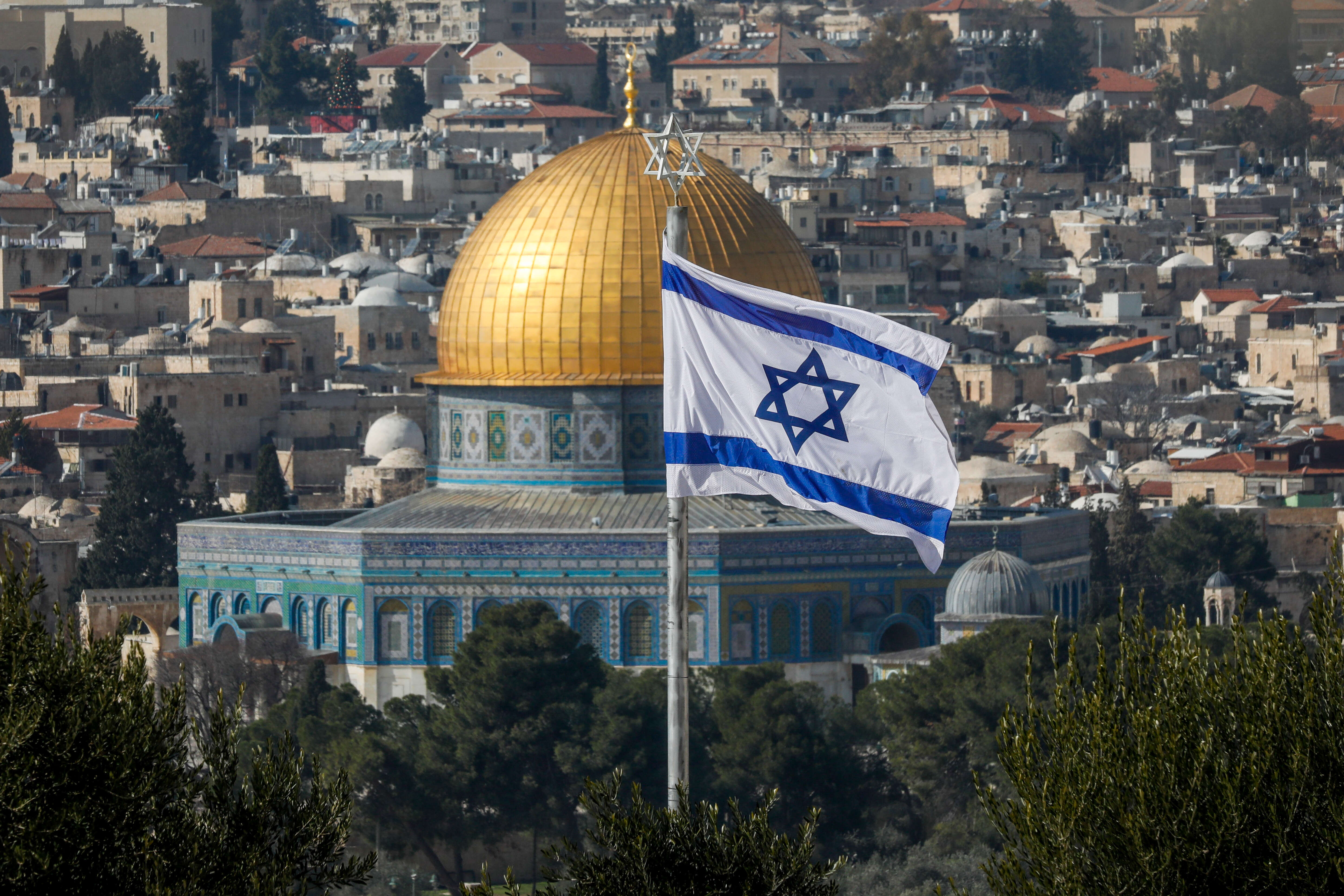 כך הנפנו את הדגל – ומיד הסרנו אותו