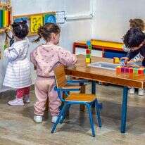 ילדים משחקים בגן במושב ישרש | יוסי אלוני/פלאש90 ילדים משחקים בגן במושב ישרש | יוסי אלוני/פלאש90