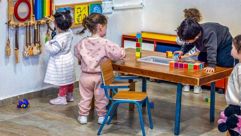 ילדים משחקים בגן במושב ישרש | יוסי אלוני/פלאש90 ילדים משחקים בגן במושב ישרש | יוסי אלוני/פלאש90