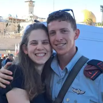 איתמר ספיר הי"ד, עם אשתו רואי בכותל המערבי בירושלים | באדיבות המשפחה