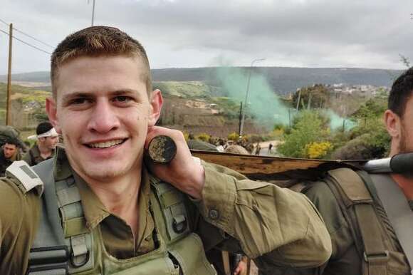הידיעה על החיוך הייתה דרישת שלום נחמדה. איתן בסיום מסלול עם חניכיו | באדיבות המשפחה הידיעה על החיוך הייתה דרישת שלום נחמדה. איתן בסיום מסלול עם חניכיו | באדיבות המשפחה