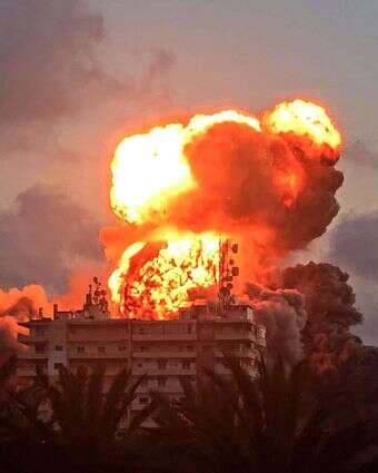 הפצצה ישראלית בצור | AFP הפצצה ישראלית בצור | AFP