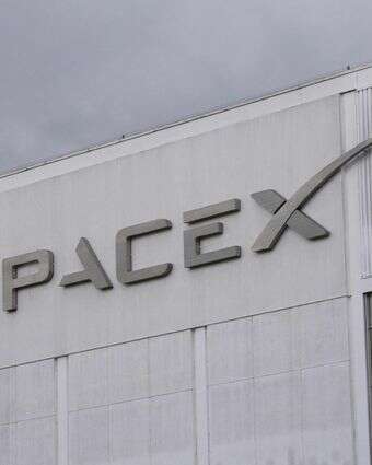 מטה חברת טכנולוגיות,SpaceX, חברת הרקטות והלוויינים בראשות המיליארדר אילון מאסק, שואפת לגייס כ-75 מיליארד דולר בהנפקה ראשונית לציבור | פטריק ט. פאלון / AFP