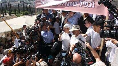 רינה ועמיחי אריאל בעלייה המונית להר לזכר בתם, 2016 | אדם פרופ רינה ועמיחי אריאל בעלייה המונית להר לזכר בתם, 2016 | אדם פרופ