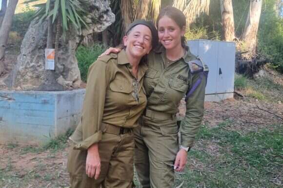 גילה וליסה לורנס גילה וליסה לורנס