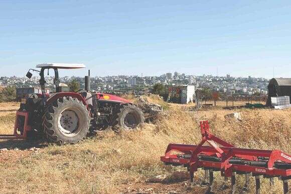 רכבת ההתיישבות מאיצה את תנועתה בלי להתחשב במכשולים. חווה חקלאית באזור גוש עציון, השבוע | חגי סגל רכבת ההתיישבות מאיצה את תנועתה בלי להתחשב במכשולים. חווה חקלאית באזור גוש עציון, השבוע | חגי סגל