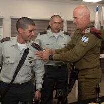 טקס כניסתו של אל"מ נתנאל לסרי ז"ל (שמאל) לתפקיד מח"ט 474. משמאל. באמצע מח"ט 401 לשעבר אל"מ אחסאן דקסה ומימין אלוף פיקוד צפון לשעבר אורי גורדין | דובר צה"ל טקס כניסתו של אל"מ נתנאל לסרי ז"ל (שמאל) לתפקיד מח"ט 474. משמאל. באמצע מח"ט 401 לשעבר אל"מ אחסאן דקסה ומימין אלוף פיקוד צפון לשעבר אורי גורדין | דובר צה"ל