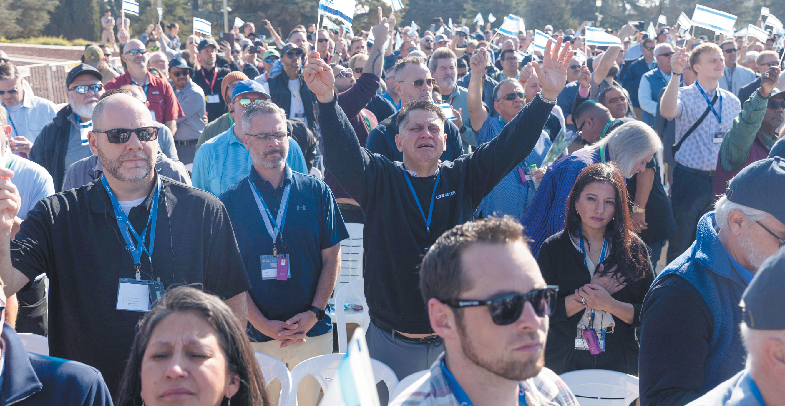 "אתם חייבים להיות ערניים ולהגן על עצמכם. אני מקווה שארה"ב תעמוד לצידכם". חברי משלחת אמריקנית בהר הרצל, דצמבר 2025 | אמיר לוי, גטי אימג'ס "אתם חייבים להיות ערניים ולהגן על עצמכם. אני מקווה שארה"ב תעמוד לצידכם". חברי משלחת אמריקנית בהר הרצל, דצמבר 2025 | אמיר לוי, גטי אימג'ס